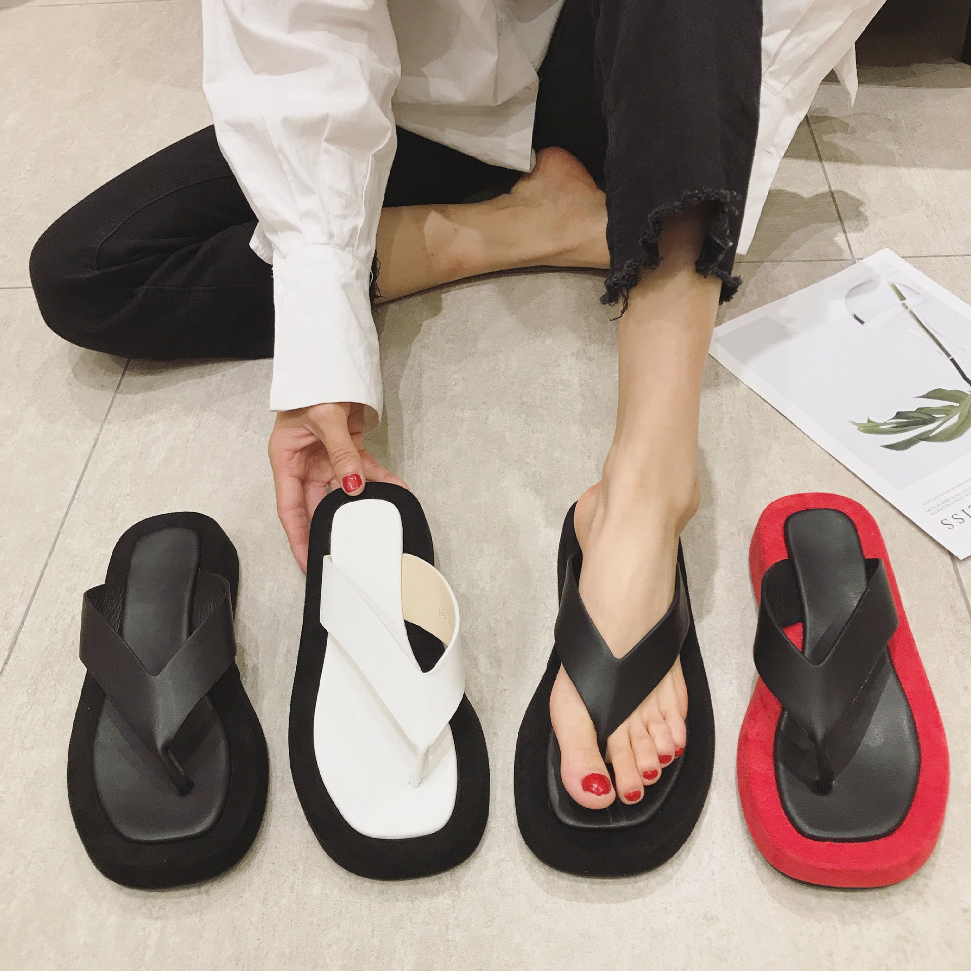 Summer New Cool Slippers Women Clip Feet Thick Sole ARZ