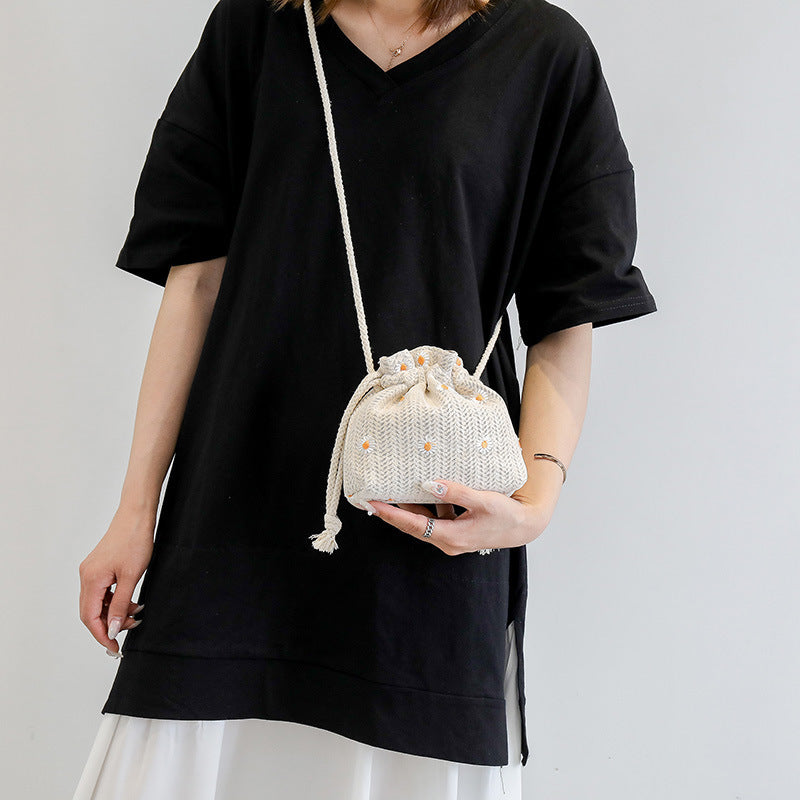 Xiaobao New Summer Foreign Style Embroidery Xiaozou Ju Single Shoulder Straddle Straw Bucket Bag Wholesale ARZ