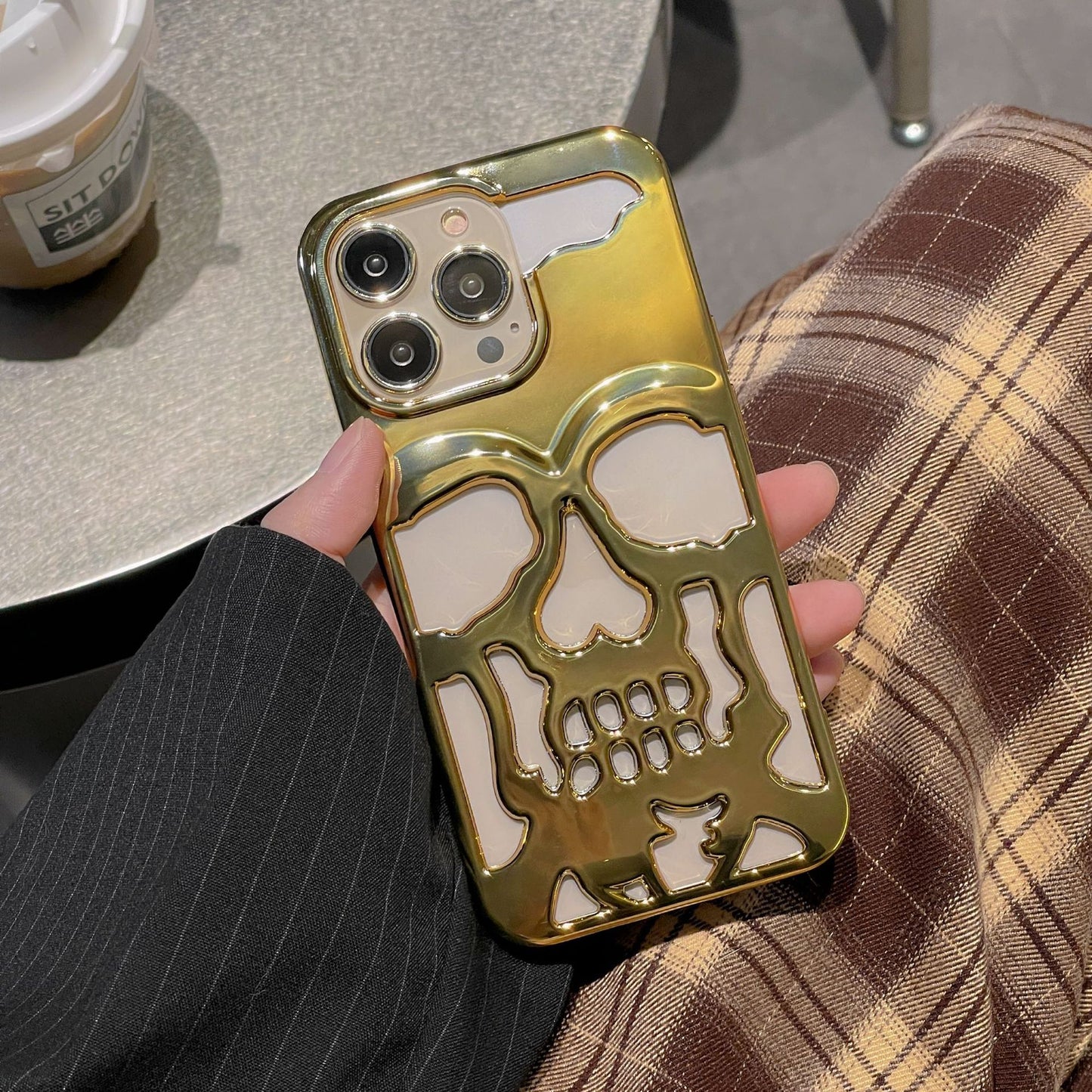 Luxury Plating 3D Skull Phone Case For I-Phone 14 Pro Max 13 12 11 Plus Breathable Glossy Hollow Out Gold Metallic Paint ARZ