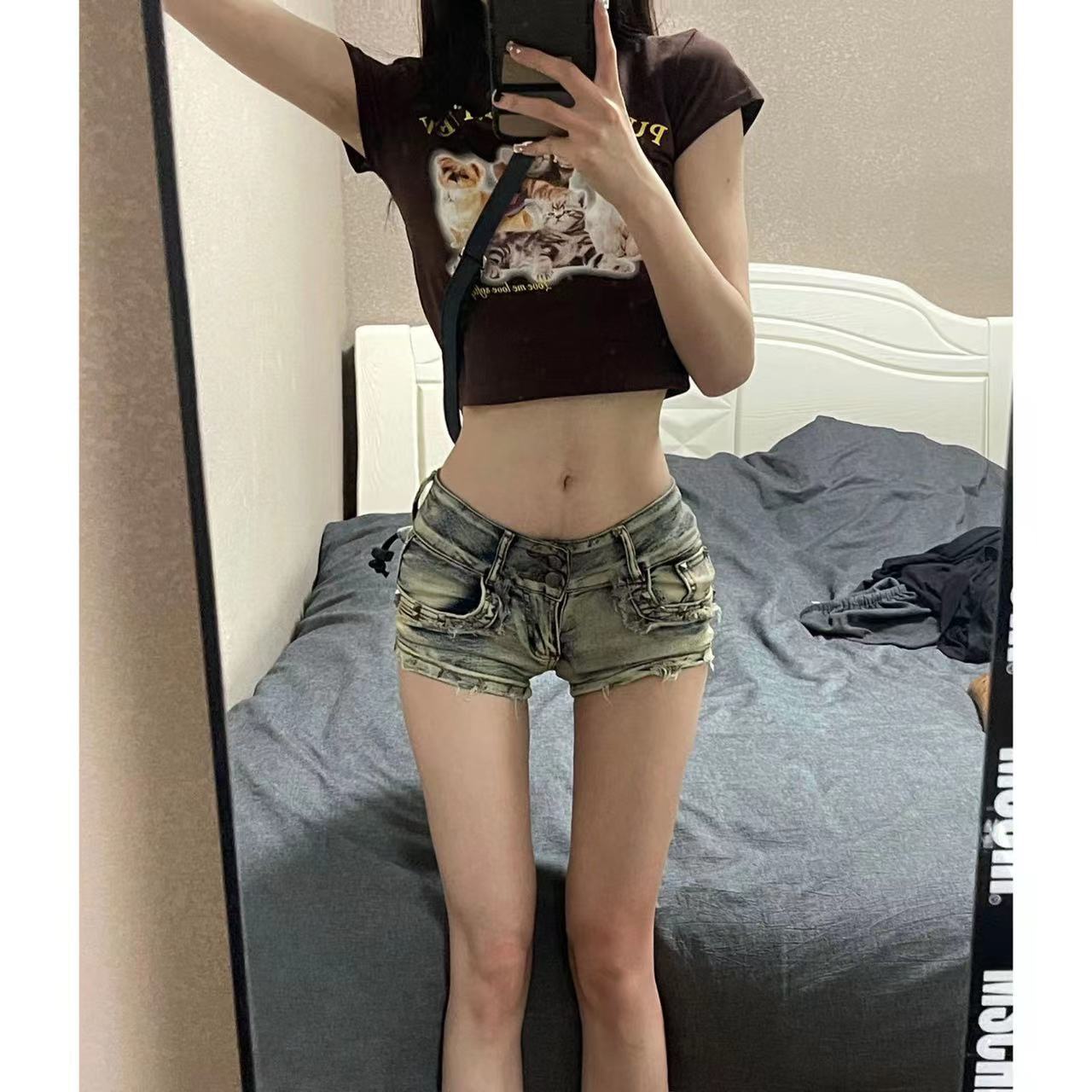 Hot Girl Liu Ding Low Waist Denim Shorts ARZ