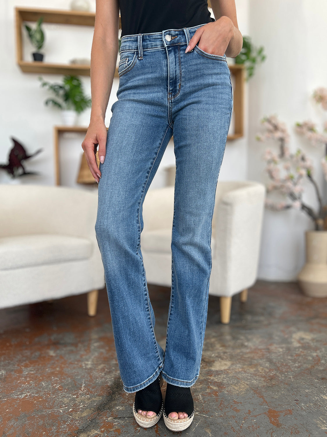 Judy Blue Full Size Mid-Rise Waist Straight Jeans Trendsi