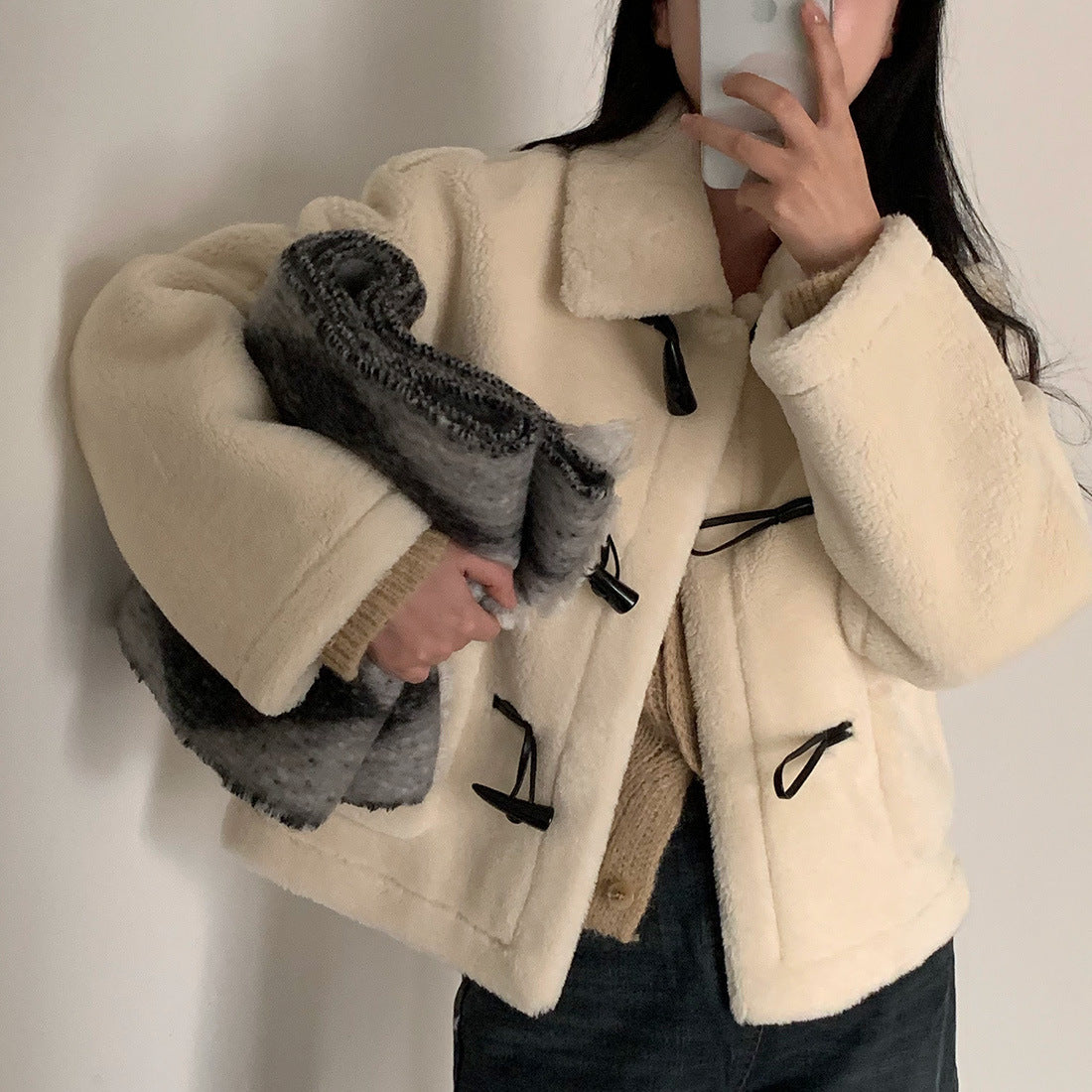 Warm Fur Integrated Lambswool Horn Button Loose Short Jacket For Slight-figured ARZ