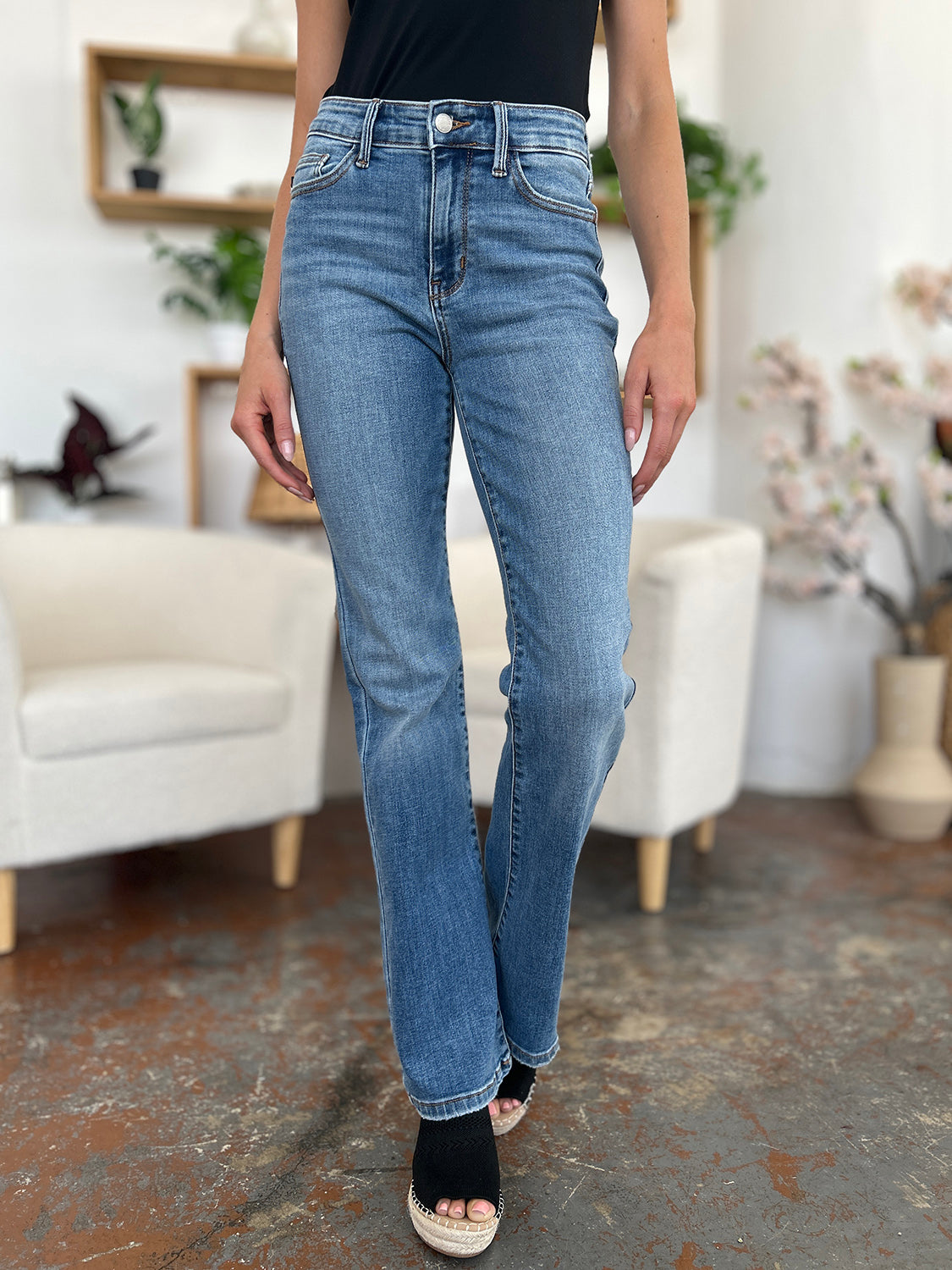 Judy Blue Full Size Mid-Rise Waist Straight Jeans Trendsi