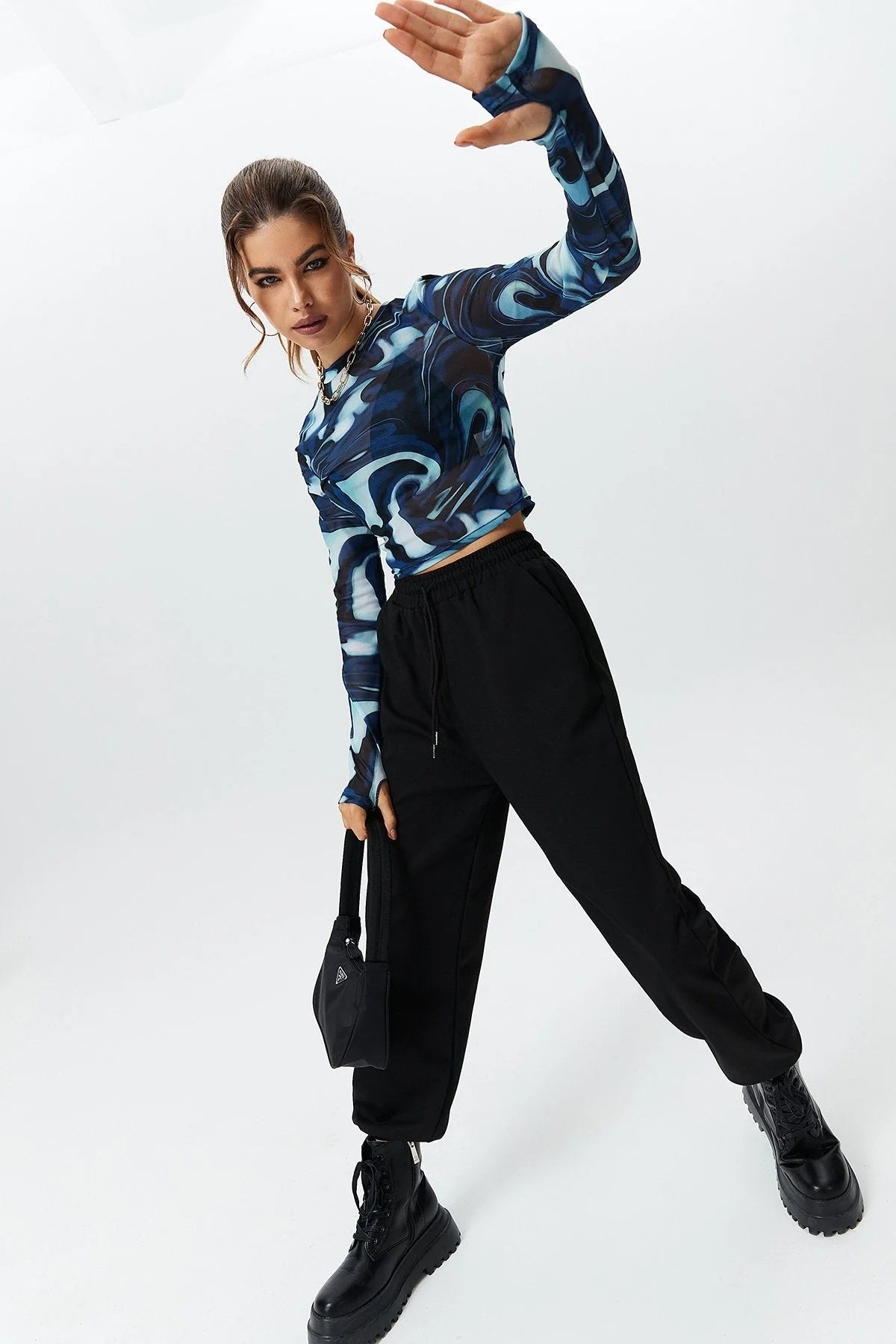 Round Neck Pullover Printed Crop Long Sleeve Top ARZ